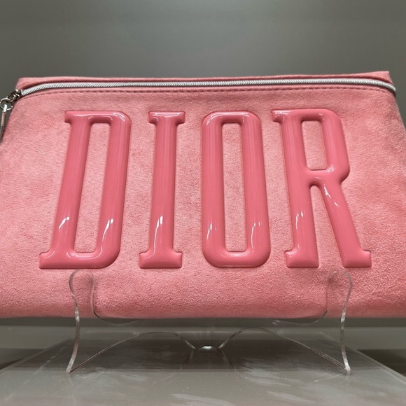 DIOR LARGE PINK 3D LOGO
CLUTCH "DIOR" IN SUEDE AND IN PINK. NWOT RARE - Picture 4 of 8